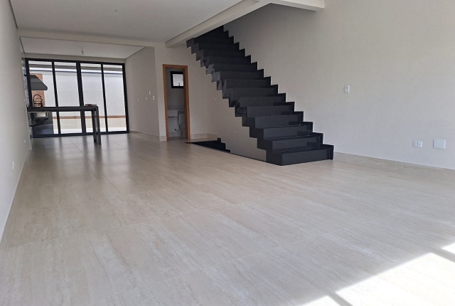 Sobrado à venda com 3 quartos, 210m² - Foto 1