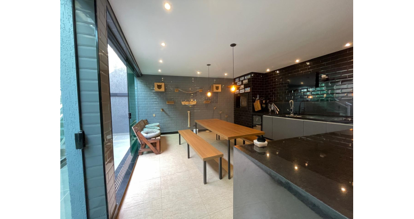 Sobrado à venda Rua Eusébio da Silva, Parque Maria Domitila - Imóveis à Venda