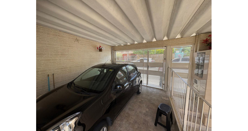 Casa à venda Rua Doutor Valentim de Queirós, Jardim Regina - Imóveis à Venda