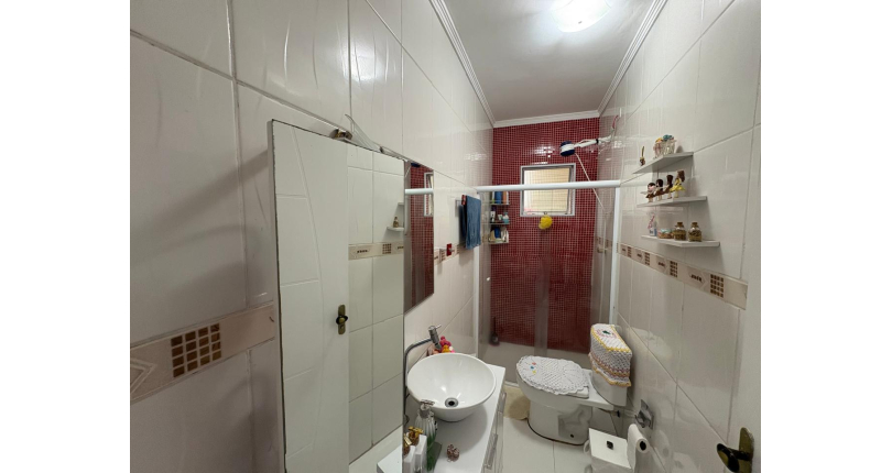 Casa à venda Rua Doutor Valentim de Queirós, Jardim Regina - Imóveis à Venda