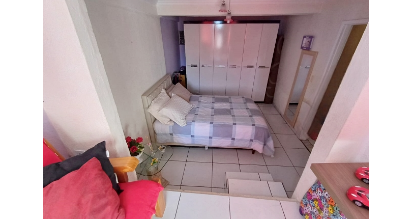 Casa à venda Rua Doutor Valentim de Queirós, Jardim Regina - Imóveis à Venda