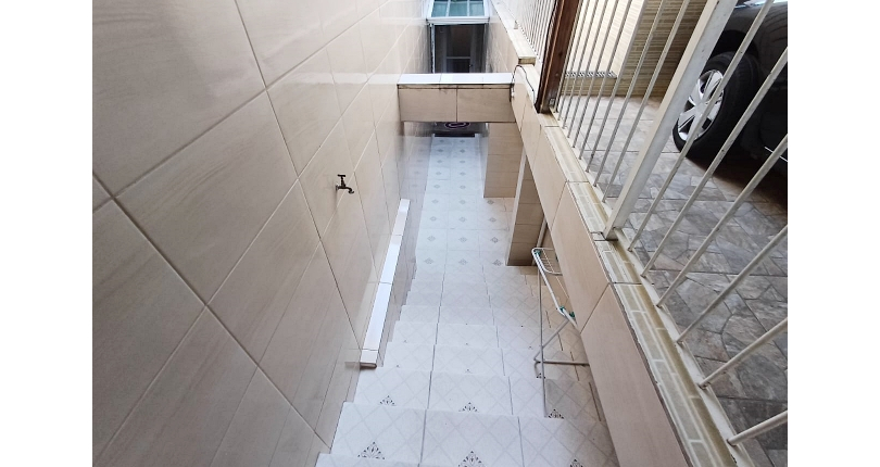 Casa à venda Rua Doutor Valentim de Queirós, Jardim Regina - Imóveis à Venda