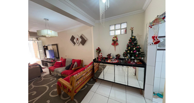 Casa à venda Rua Doutor Valentim de Queirós, Jardim Regina - Imóveis à Venda