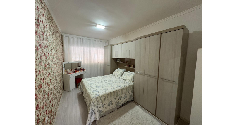 Casa à venda Rua Doutor Valentim de Queirós, Jardim Regina - Imóveis à Venda