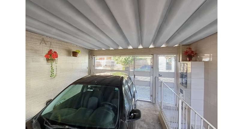 Casa à venda Rua Doutor Valentim de Queirós, Jardim Regina - Imóveis à Venda