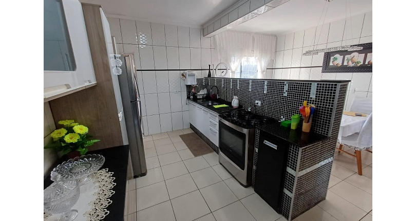 Casa à venda Rua Doutor Valentim de Queirós, Jardim Regina - Imóveis à Venda