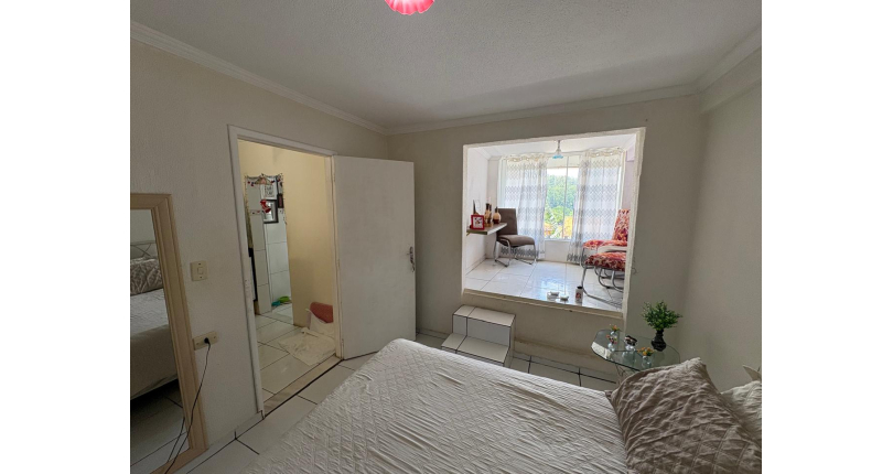 Casa à venda Rua Doutor Valentim de Queirós, Jardim Regina - Imóveis à Venda