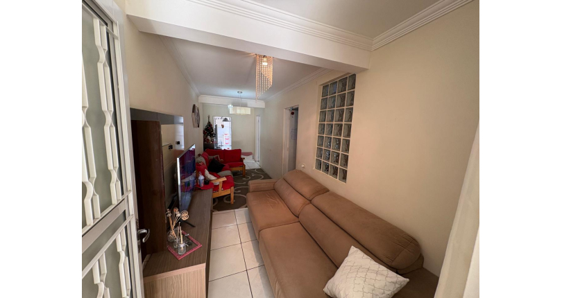 Casa à venda Rua Doutor Valentim de Queirós, Jardim Regina - Imóveis à Venda