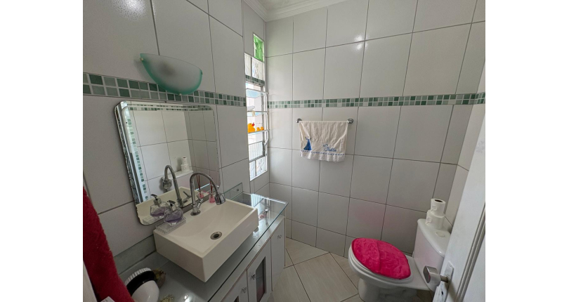 Casa à venda Rua Doutor Valentim de Queirós, Jardim Regina - Imóveis à Venda