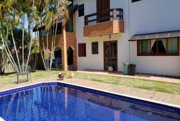 Casa à venda na Santana de Parnaíba no Bairro da Aldeia da Serra no Condomínio Morada das Flores, na Alameda das Anêmonas