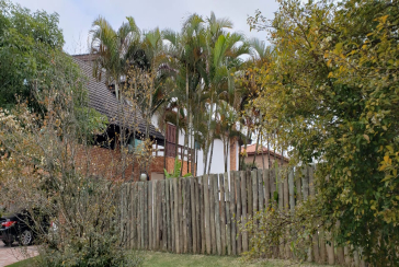 Casa à venda na Santana de Parnaíba no Bairro da Aldeia da Serra no Condomínio Morada das Flores, na Alameda das Anêmonas