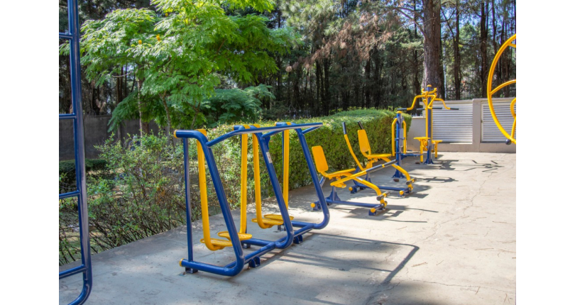 Casa à venda na Santana de Parnaíba no Bairro da Aldeia da Serra no Condomínio Morada das Flores, na Alameda das Anêmonas