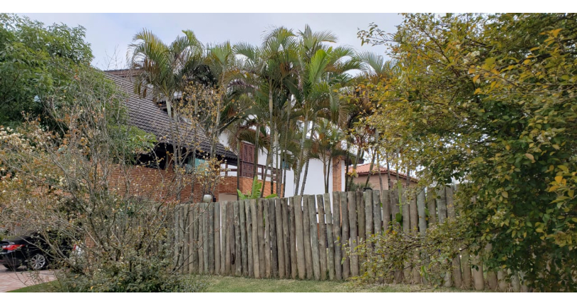Casa à venda na Santana de Parnaíba no Bairro da Aldeia da Serra no Condomínio Morada das Flores, na Alameda das Anêmonas