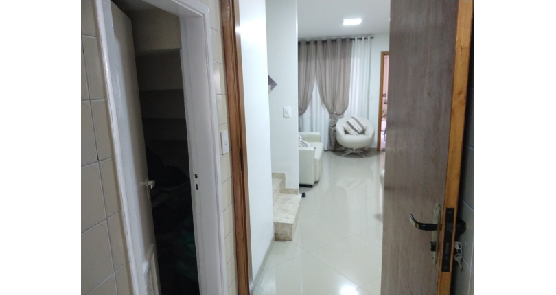 Sobrado á venda no Conjunto Residencial Vista Verde na Rua José Carlos de Resende