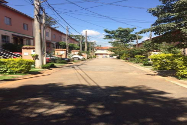Sobrado à venda no Jaraguá na Rua Dona Gertrudes Jordão 257, no Condomínio Village Park 