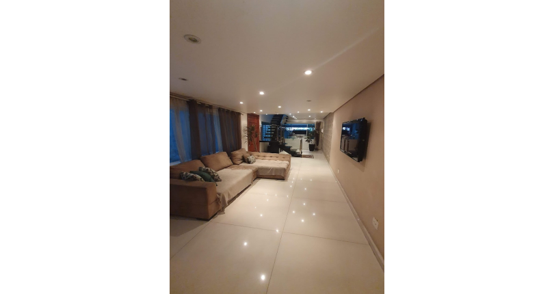 Sobrado à venda em Pirituba no Jardim São José na Rua Adele Zarzur 