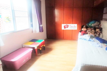 Sobrado à venda nos Remédios na Rua Frei João Augusto Becker