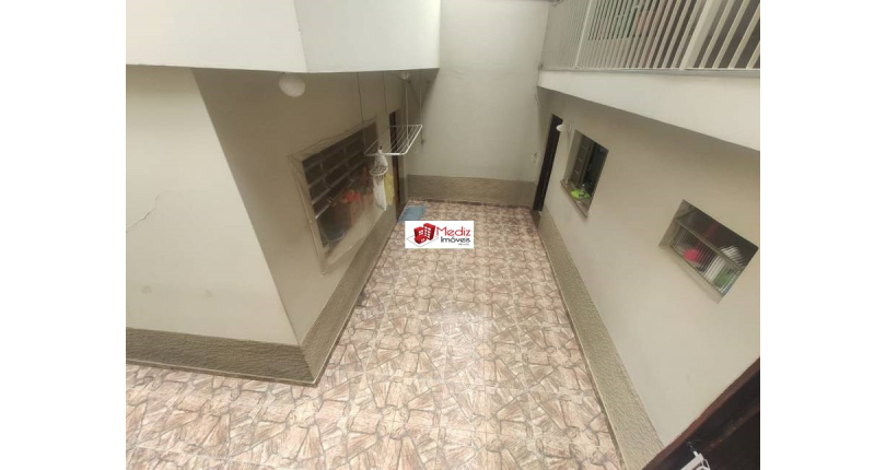 Sobrado à venda nos Remédios na Rua Frei João Augusto Becker