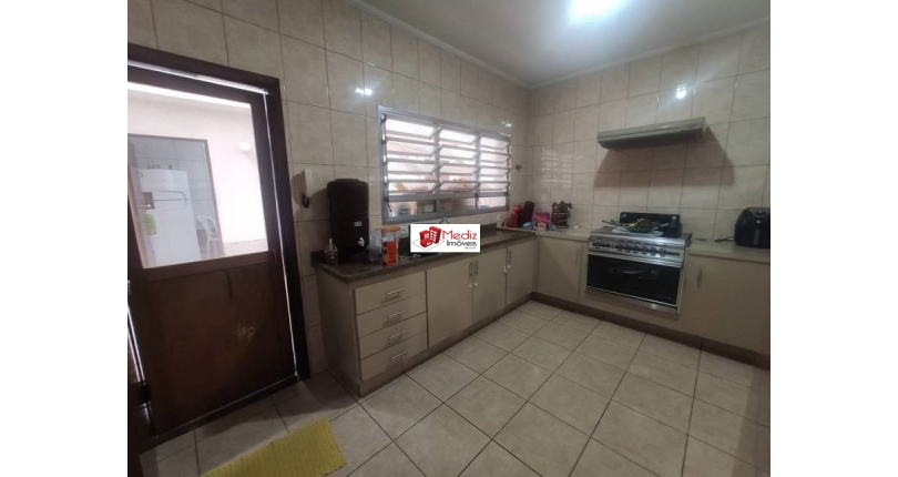 Sobrado à venda nos Remédios na Rua Frei João Augusto Becker