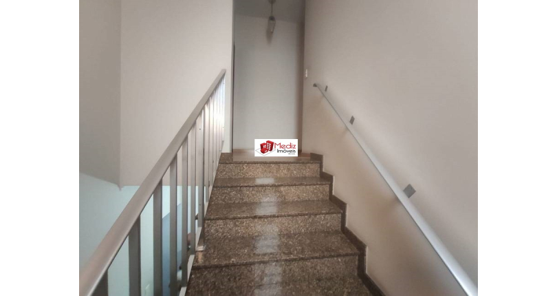 Sobrado à venda nos Remédios na Rua Frei João Augusto Becker