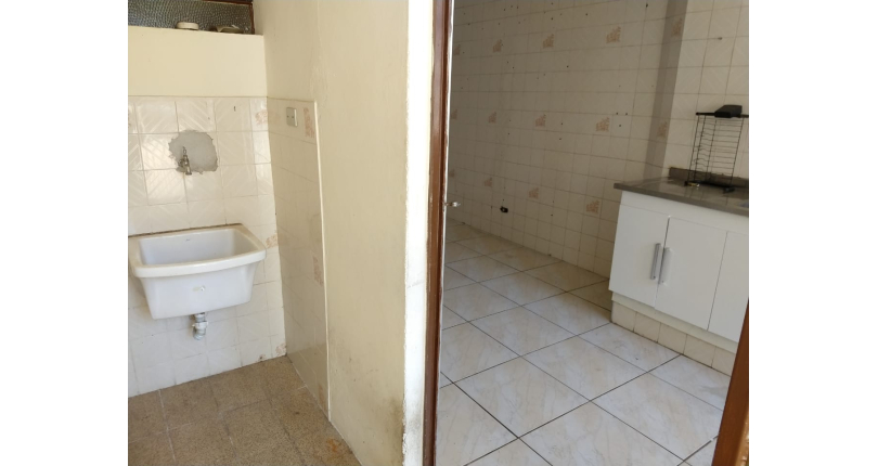  Ótimo Sobrado à venda no Jardim Santa Mônica na Rua Carlos de Resende