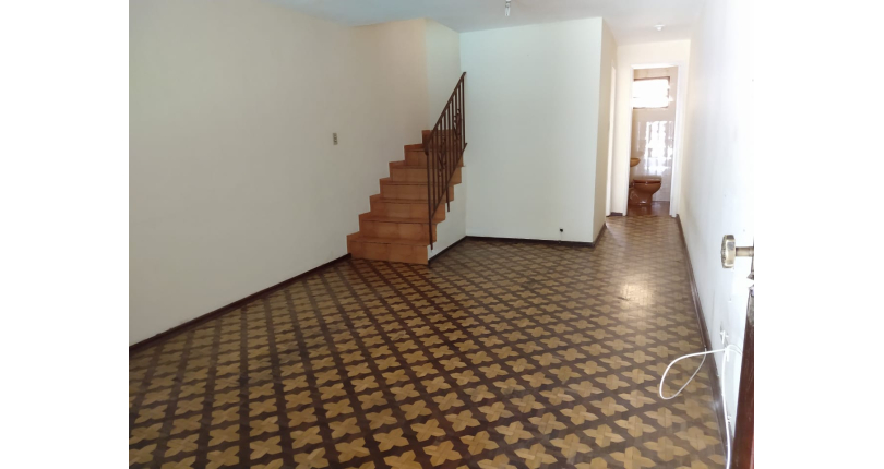  Ótimo Sobrado à venda no Jardim Santa Mônica na Rua Carlos de Resende