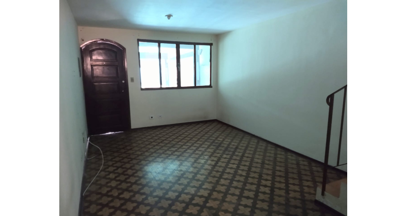  Ótimo Sobrado à venda no Jardim Santa Mônica na Rua Carlos de Resende