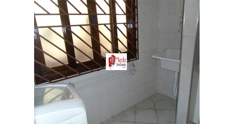  Sobrado à venda no Parque São Domingos na Rua João Veloso de Oliveira 235 no Condomínio Primavera 