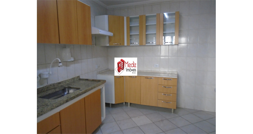  Sobrado à venda no Parque São Domingos na Rua João Veloso de Oliveira 235 no Condomínio Primavera 