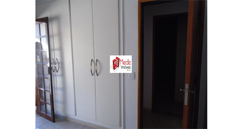  Sobrado à venda no Parque São Domingos na Rua João Veloso de Oliveira 235 no Condomínio Primavera 