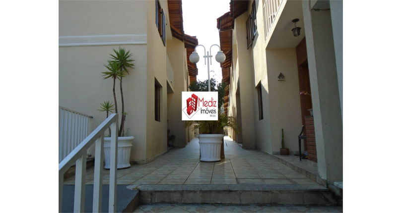  Sobrado à venda no Parque São Domingos na Rua João Veloso de Oliveira 235 no Condomínio Primavera 