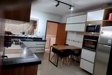 Sobrado à venda no Jaraguá na Rua Mar Alto