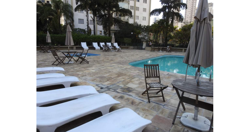 Apartamento à venda nas Perdizes na Rua Ministro Ferreira Alves 1031, no Condomínio Edifício Praça da Pompeia