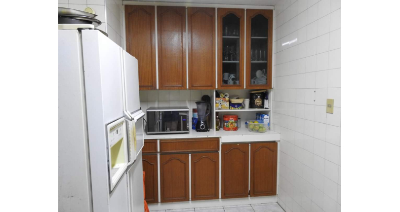 Apartamento à venda nas Perdizes na Rua Ministro Ferreira Alves 1031, no Condomínio Edifício Praça da Pompeia