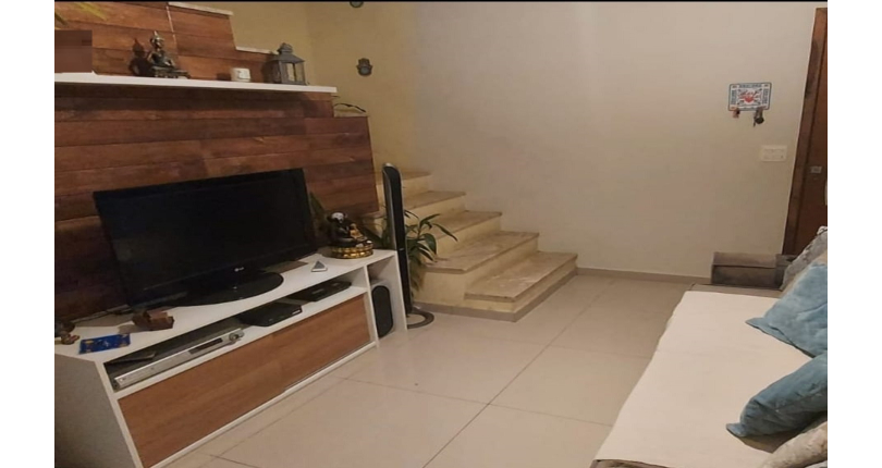 Sobrado à venda na Ayrosa na Rua Jandaia