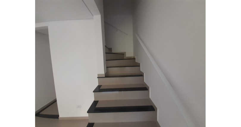 Sobrado à venda Rua Doutor André Peggion, 544 B, Jardim Regina - Imóveis à Venda