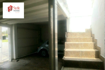 Sobrado à venda no Jardim Regina na Rua Stefano Mauser