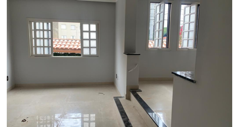 Lindo Sobrado à venda na Chacara Inglesa na Rua Doutor Ademar Nobre