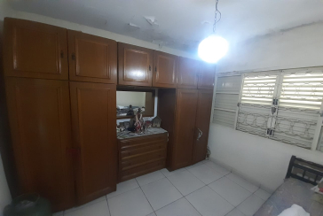 Casa assobradada à venda no Jardim Mutinga na Rua Belo Jardim 