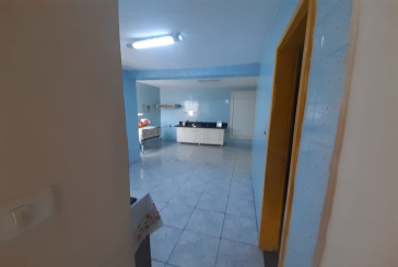 Casa assobradada à venda no Jardim Mutinga na Rua Belo Jardim 