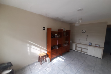 Casa assobradada à venda no Jardim Mutinga na Rua Belo Jardim 