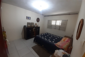 Casa assobradada à venda no Jardim Mutinga na Rua Belo Jardim 