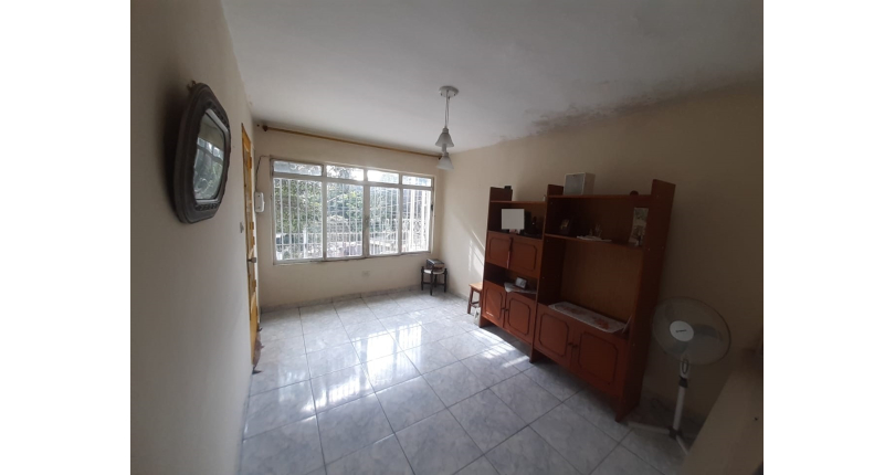 Casa assobradada à venda no Jardim Mutinga na Rua Belo Jardim 