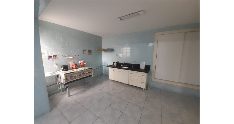 Casa assobradada à venda no Jardim Mutinga na Rua Belo Jardim 