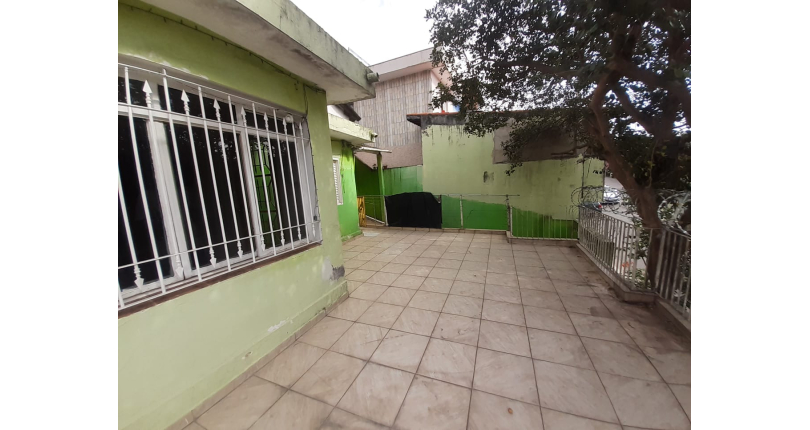 Casa assobradada à venda no Jardim Mutinga na Rua Belo Jardim 