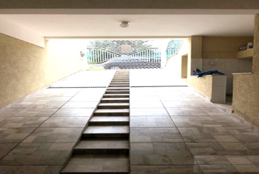 Casa assobradada à venda na Ayrosa na Rua Arara