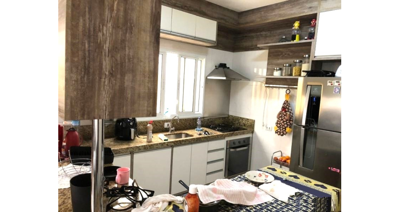 Casa assobradada à venda na Ayrosa na Rua Arara