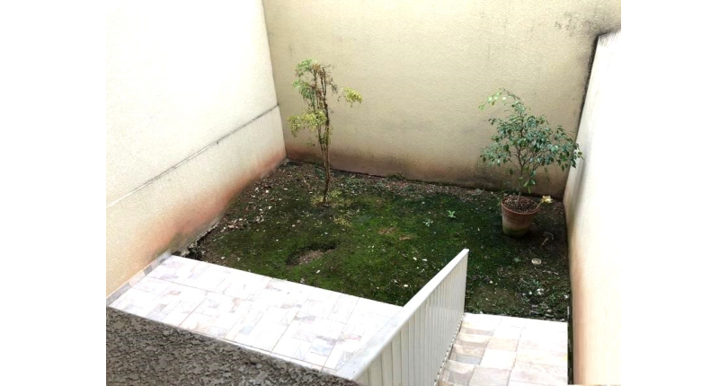 Casa assobradada à venda na Ayrosa na Rua Arara