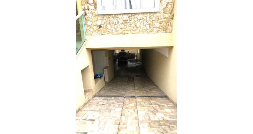 Casa assobradada à venda na Ayrosa na Rua Arara