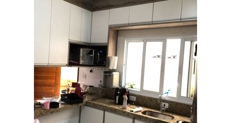 Casa assobradada à venda na Ayrosa na Rua Arara